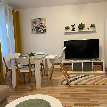 Sunny Hill Apartment *